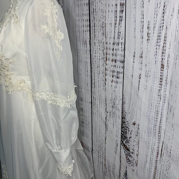 Vintage Bohemian 1970's White Wedding Dress with Empire Waist and Bishop… - Picture 5 of 14